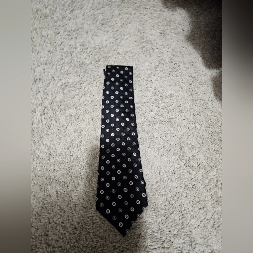 Belissimo 100 percent silk tie black and white patten